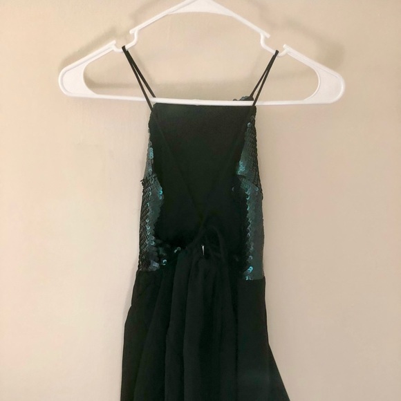 Short elegant dress - Picture 3 of 3